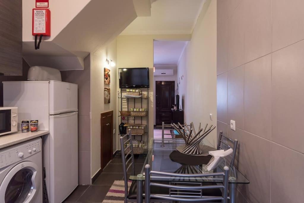 New!! 1 Bedroom Center - R. Freiras *