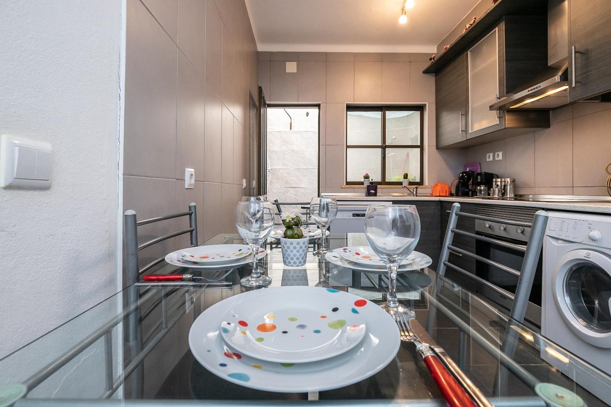 New!! 1 Bedroom Center - R. Freiras *