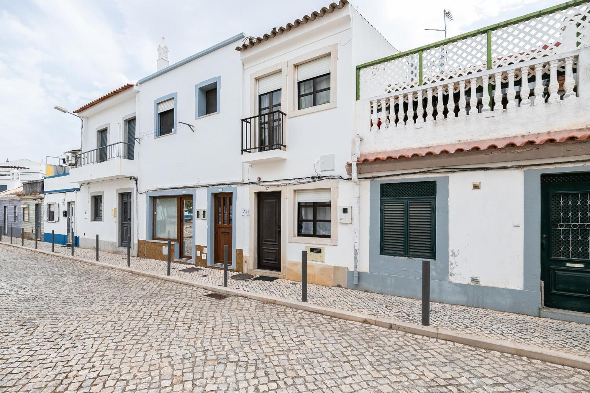 New!! 1 Bedroom Center - R. Freiras