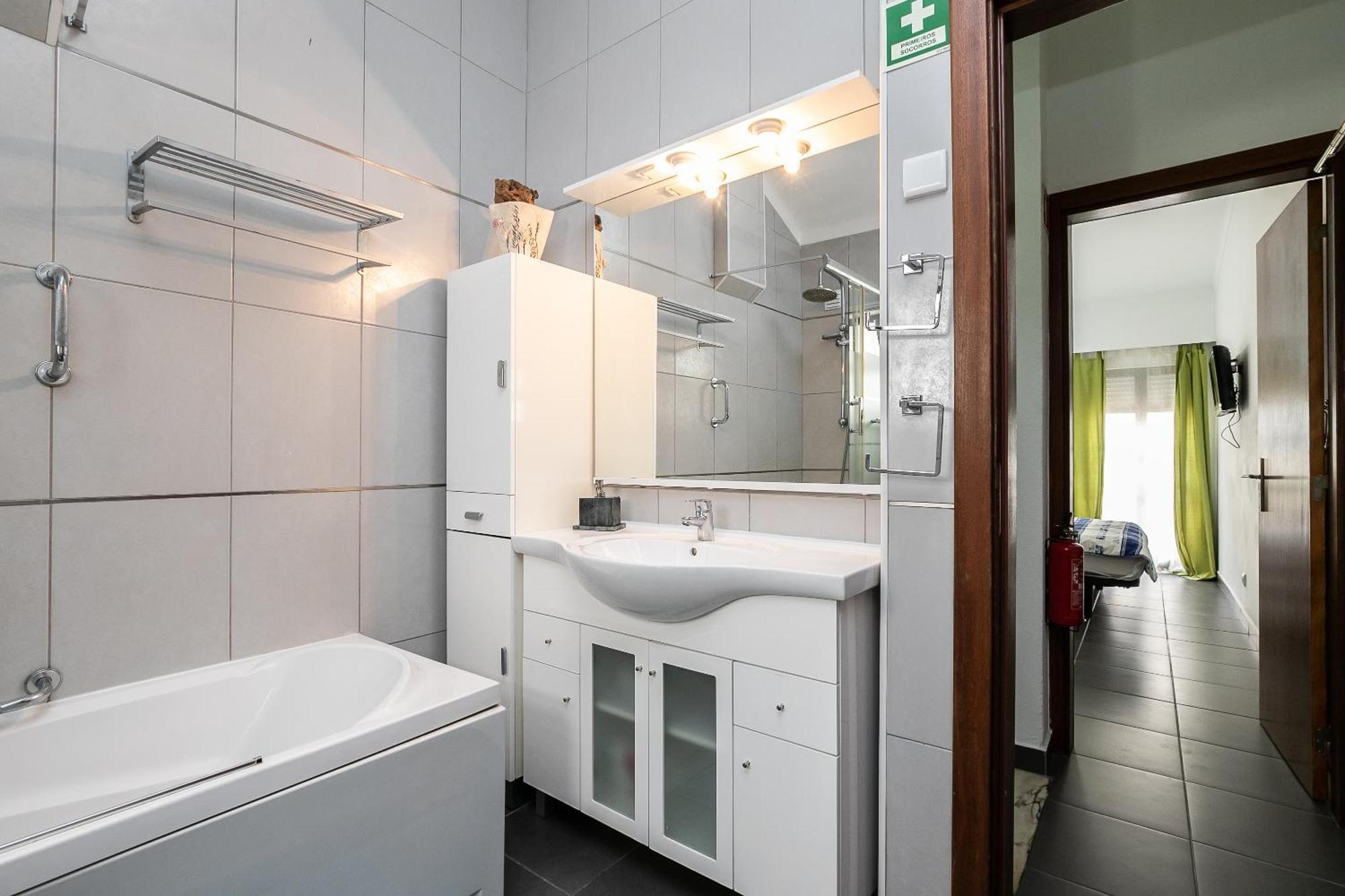 New!! 1 Bedroom Center - R. Freiras *